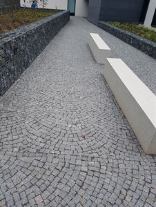 žulová dlažba, barevná dlažba, Praha - BELLE Bohemia