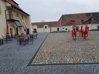 žulová dlažba, barevná dlažba, Praha - BELLE Bohemia