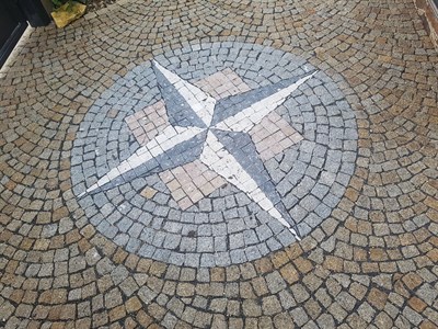 žulová dlažba, barevná dlažba, Praha - BELLE Bohemia