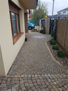 žulová dlažba, barevná dlažba, Praha - BELLE Bohemia