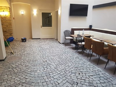 žulová dlažba, barevná dlažba, Praha - BELLE Bohemia