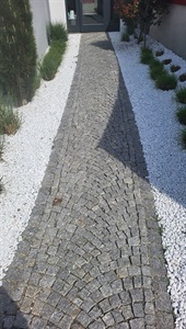 žulová dlažba, barevná dlažba, Praha - BELLE Bohemia - dům